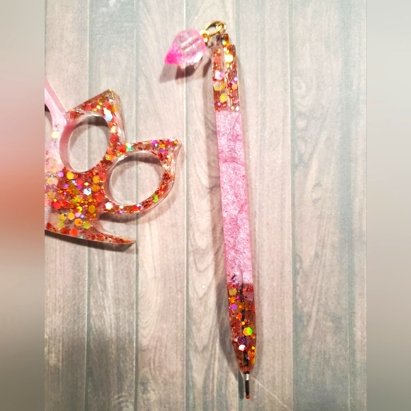 2/$25 Resin set - Picture 3 of 5